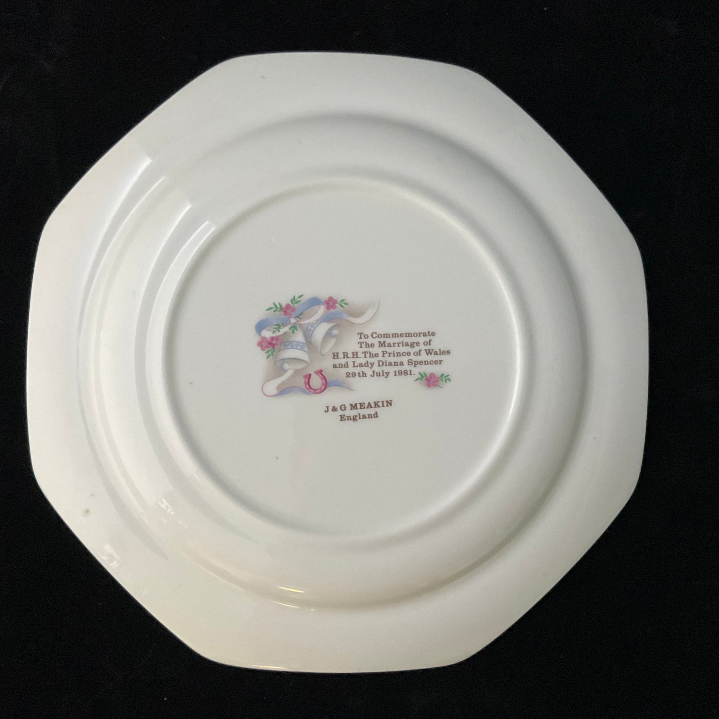 Memorabilia fra brylluppet mellem Diana og Charles