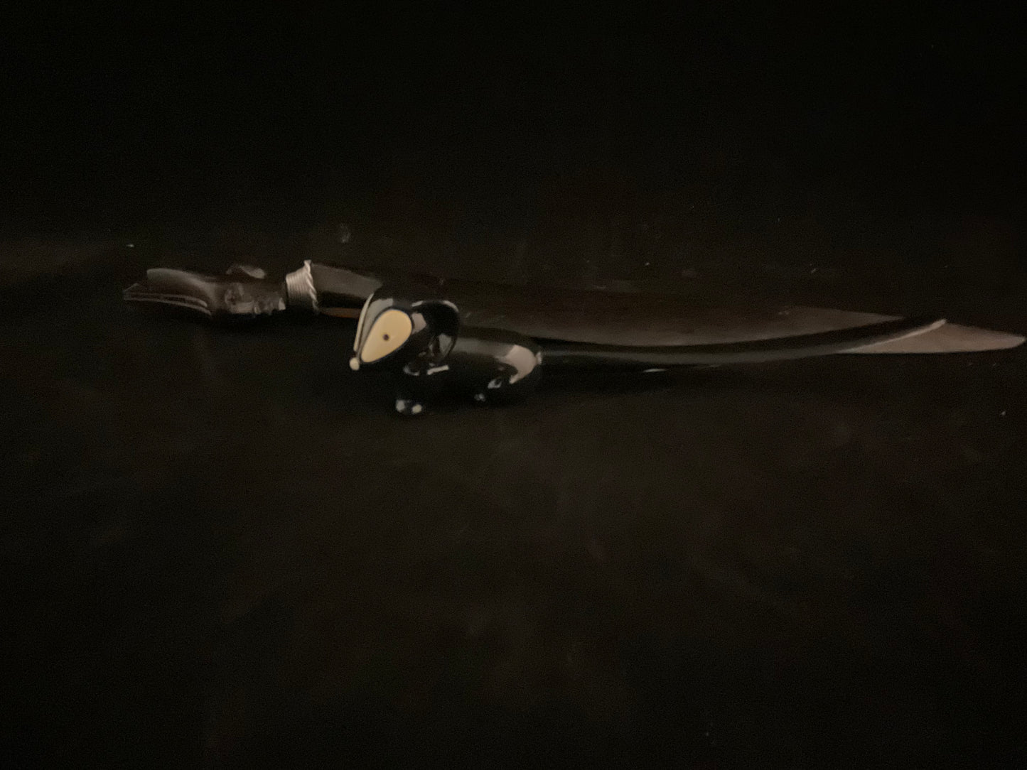 To vintage brevåbnere – håndskåret og figural