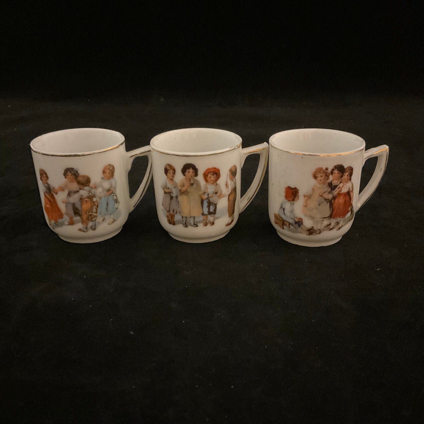 Charmerende vintage børne-stel i porcelæn fra ca. 1930’erne–1940’erne