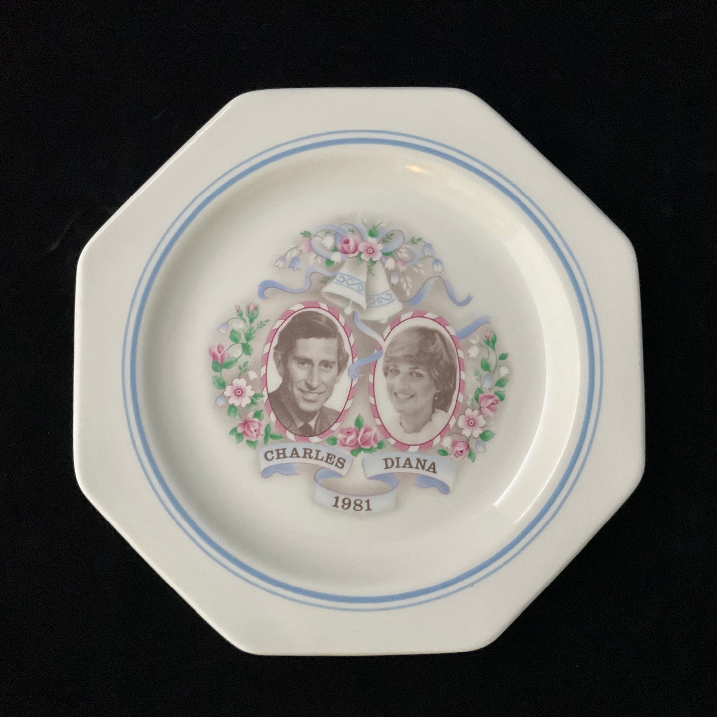 Memorabilia fra brylluppet mellem Diana og Charles