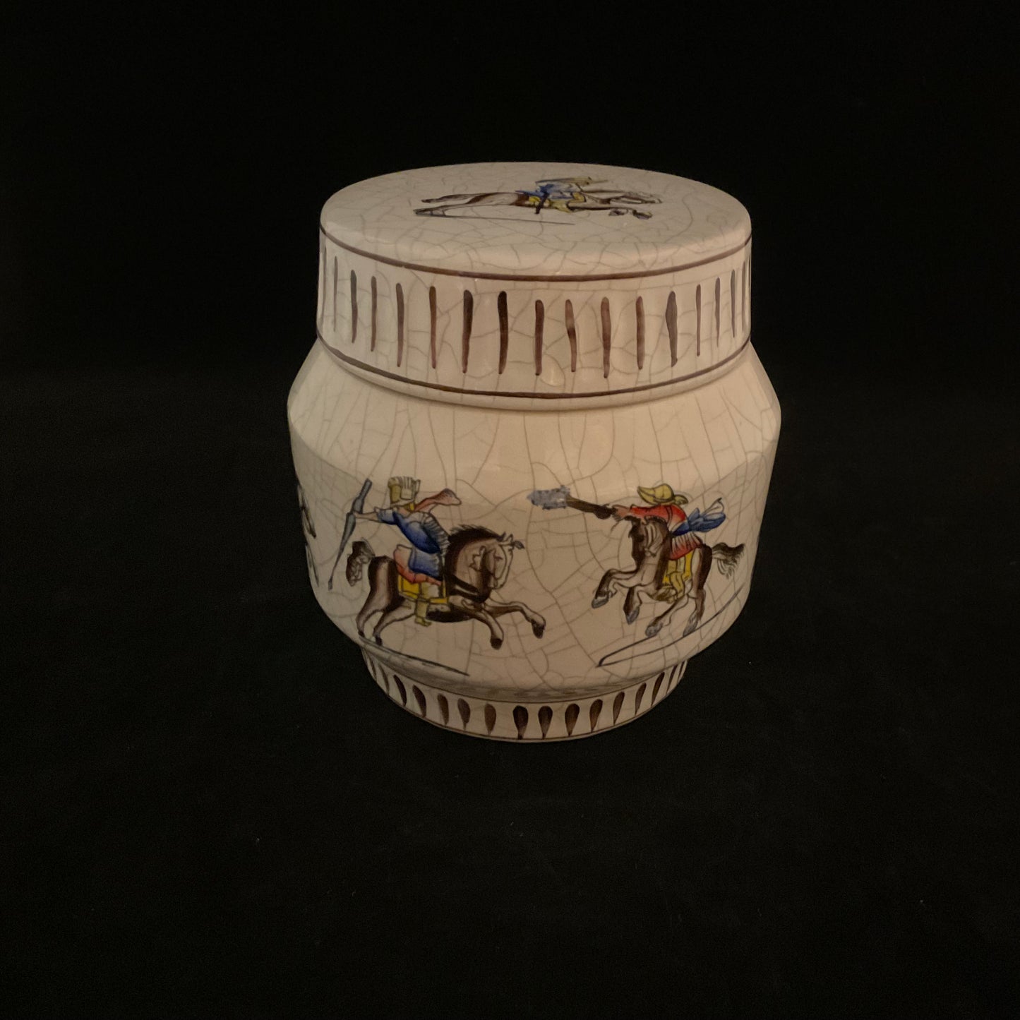 Vintage West Germany A+H keramikkrukke med låg, riddermotiv