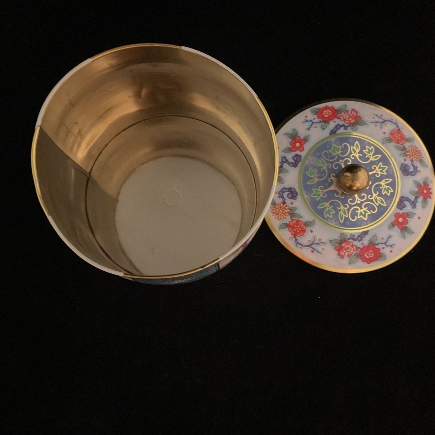 Engelsk blikdåse med låg