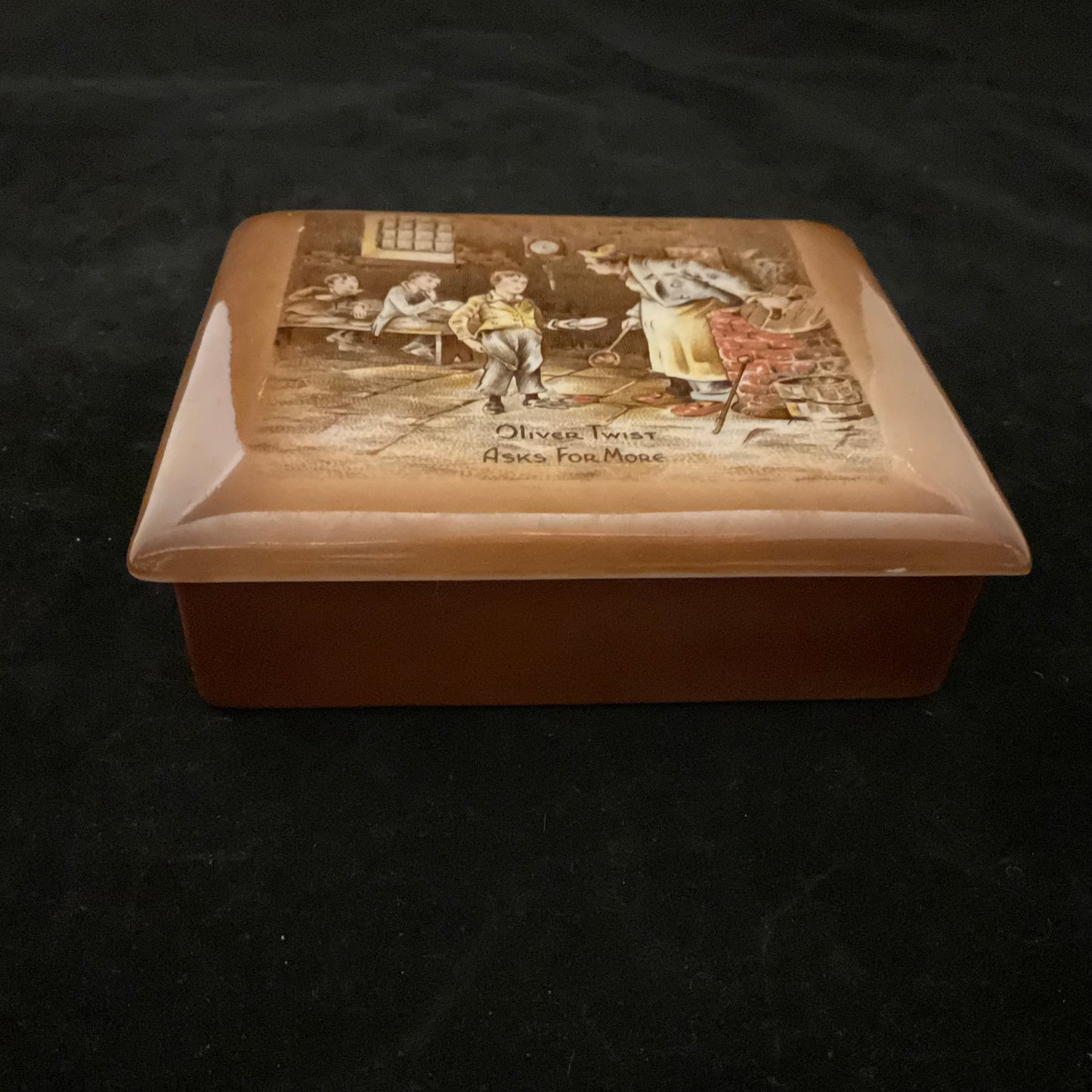 Oliver Twist porcelænsæske (trinket box)