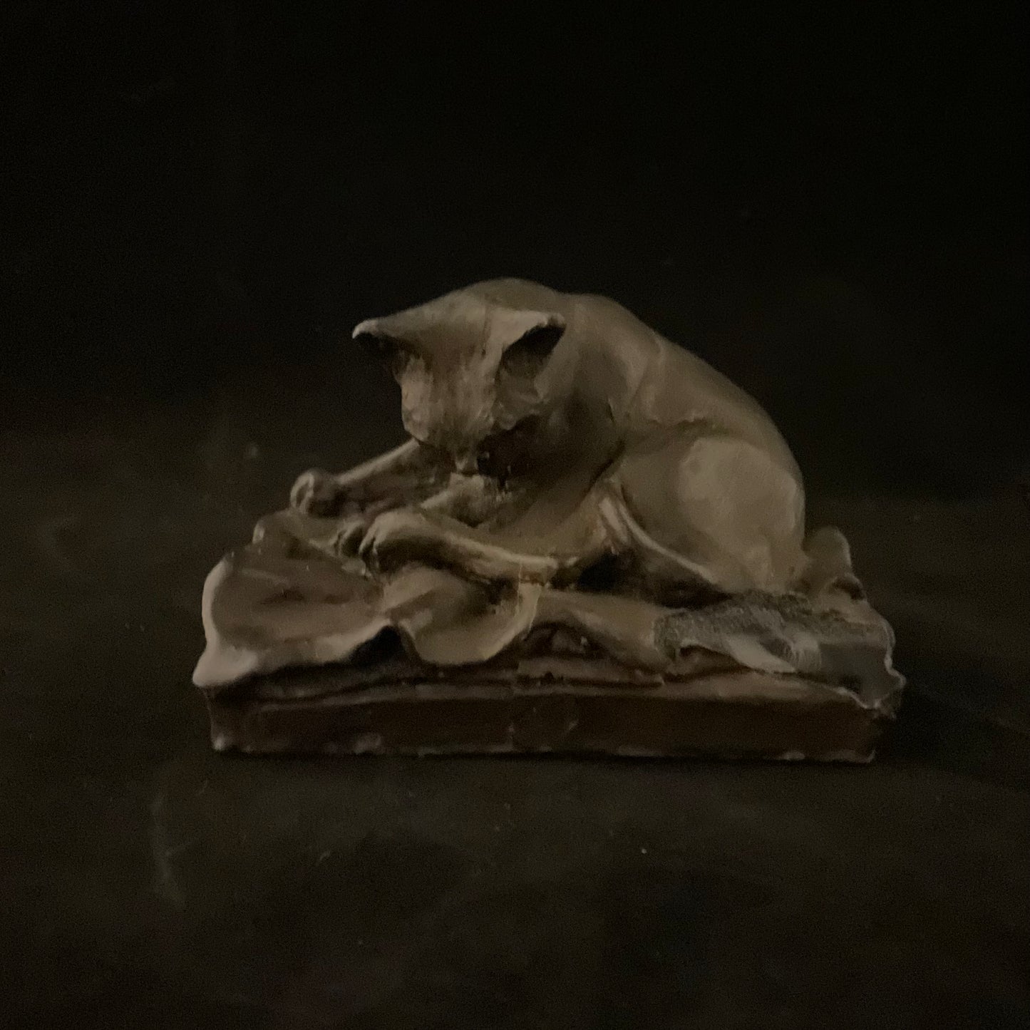 Katteskulptur af Susan James