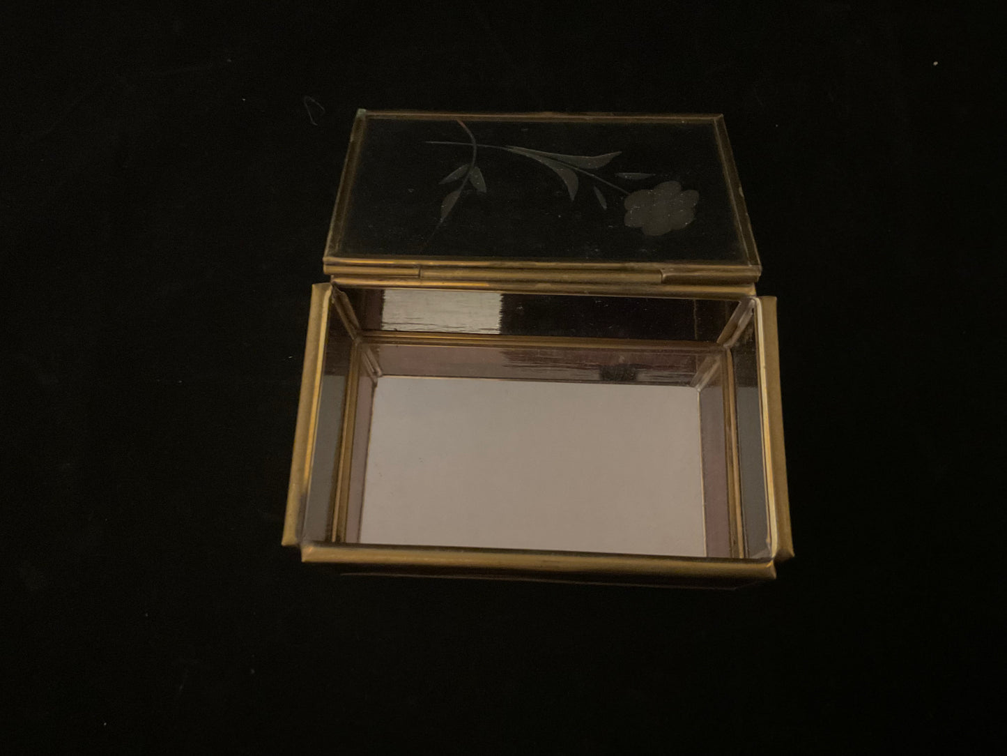 Vintage skrin i lilla glas og messing