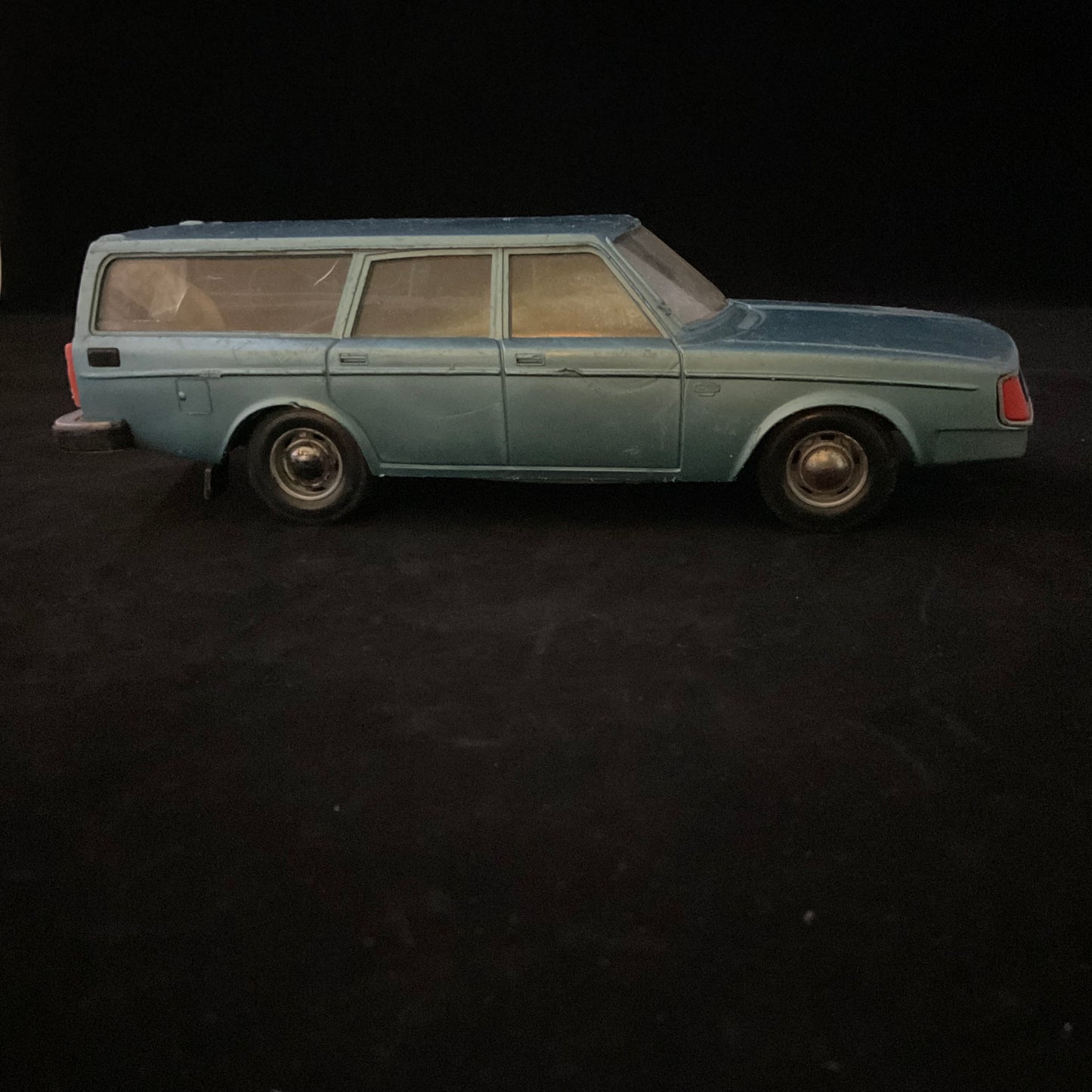 Vintage Volvo 245 legetøjsbil, made in Finland
