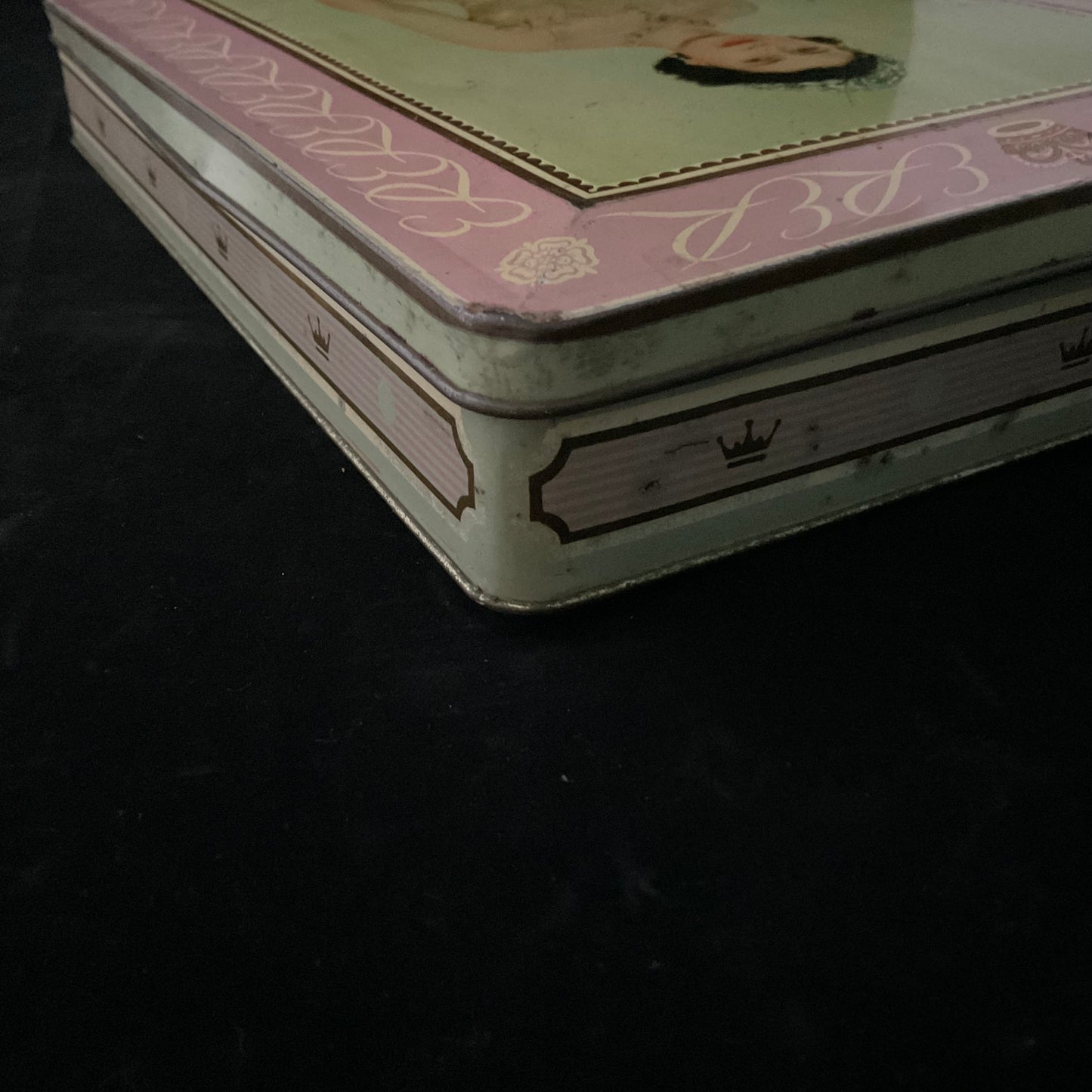 Vintage blikdåse med motiv af  Dronning Elizabeth II.