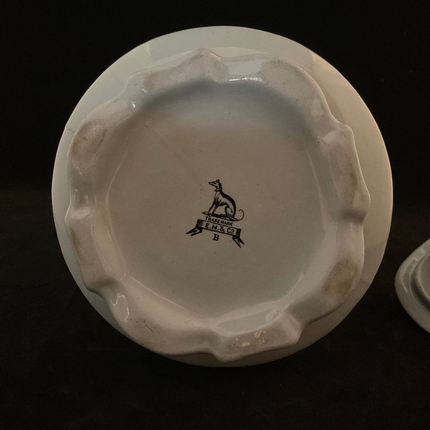 Antik engelsk kande med låg, E.M.&Co., ca. 1875–1890