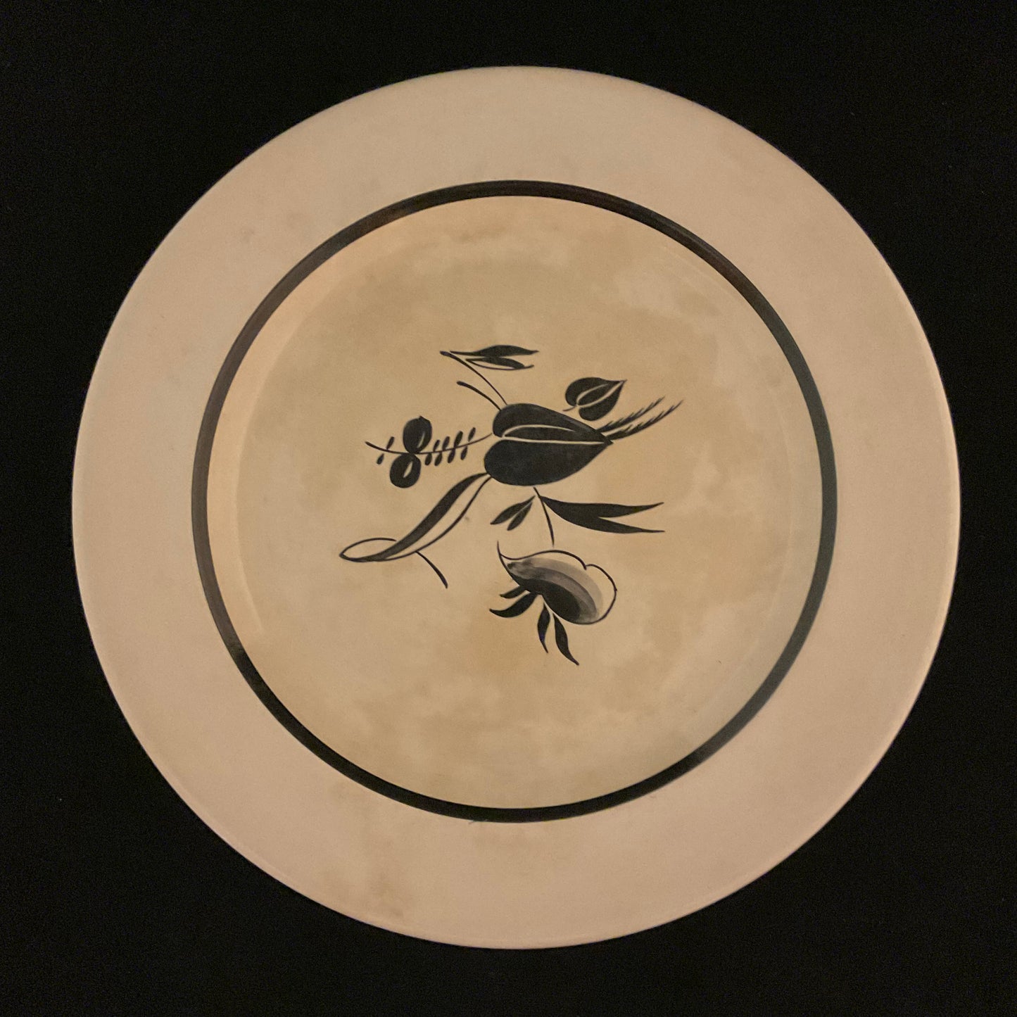 Stort Aluminia fad med sort dekoration, model 256