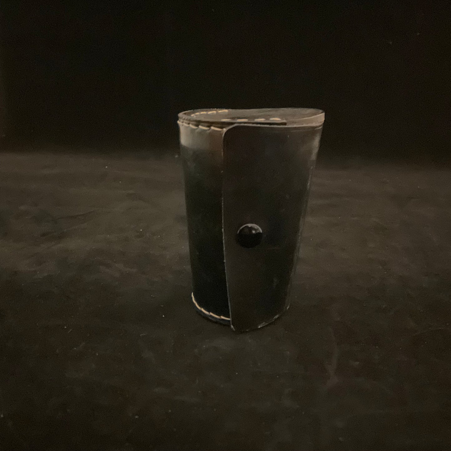 Rejsebægre i metal med læderetui, 1950-70’erne