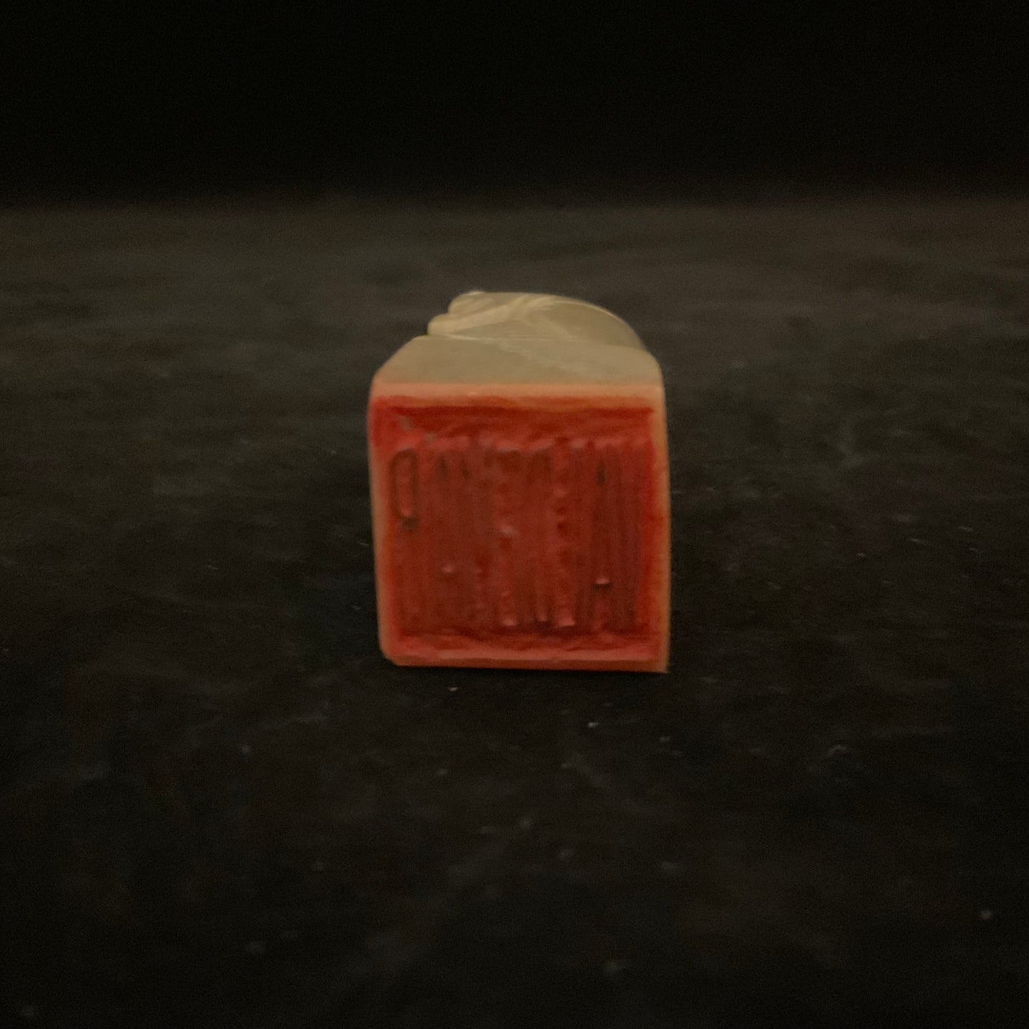 Kinesisk navnestempel “VALDEMAR” i sæbesten med figur af Shou Lao