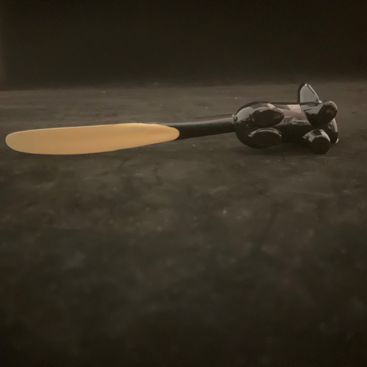 To vintage brevåbnere – håndskåret og figural