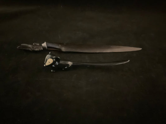 To vintage brevåbnere – håndskåret og figural