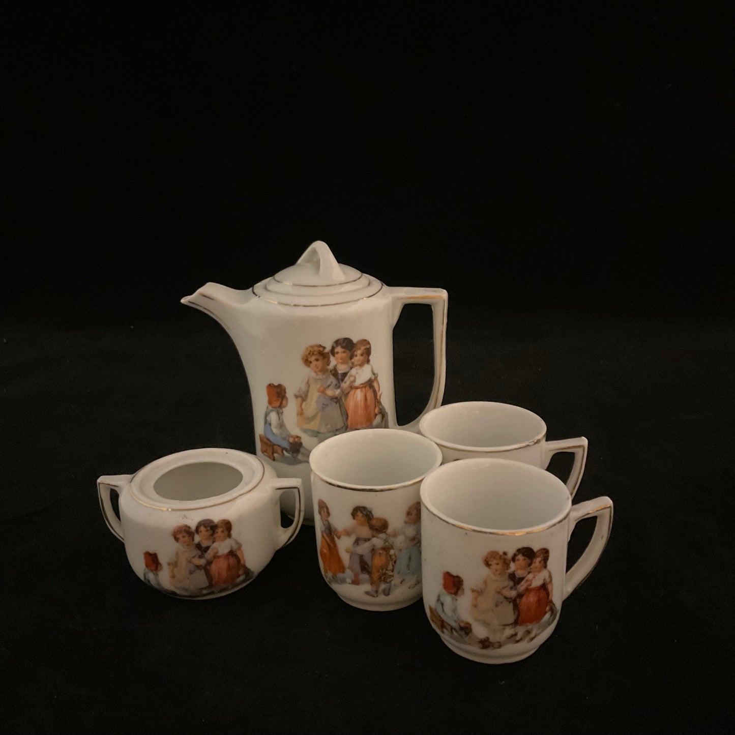 Charmerende vintage børne-stel i porcelæn fra ca. 1930’erne–1940’erne